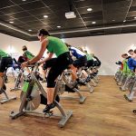 clase de spinning con monitor