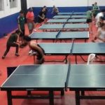 jóvenes tenis de mesa